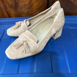 Ann Taylor tassel loafers heels. Size 8. Leather.